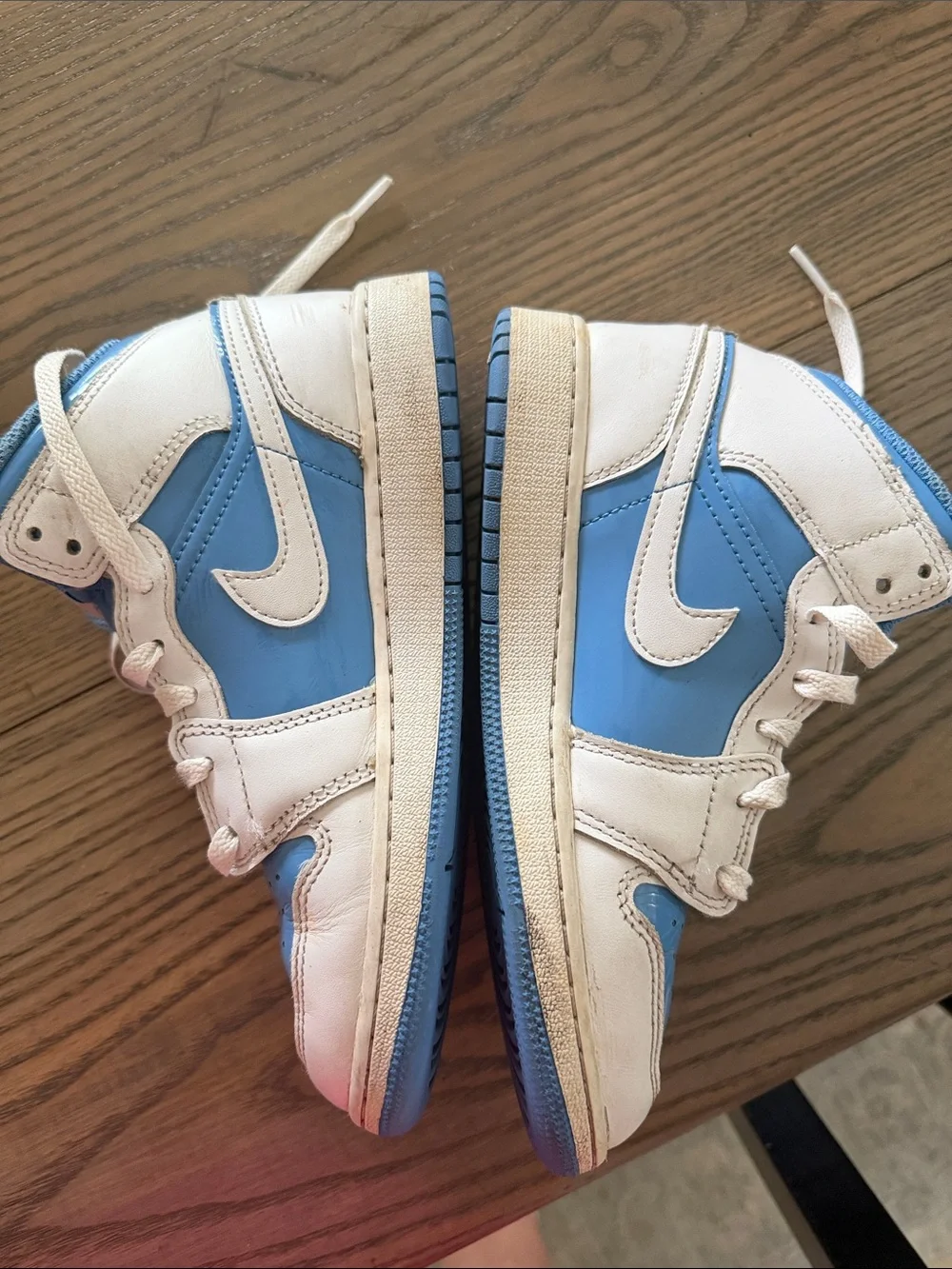 Nike Kids Air Jordan 1 Mid - Blue and white
